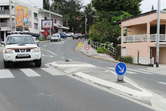 Un îlot en béton rue Bénébig