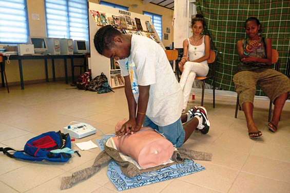 Le Sacré-Cœur travaille son massage cardiaque