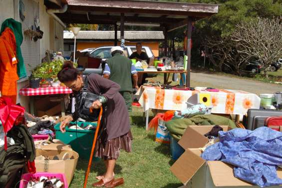 Brocante en société