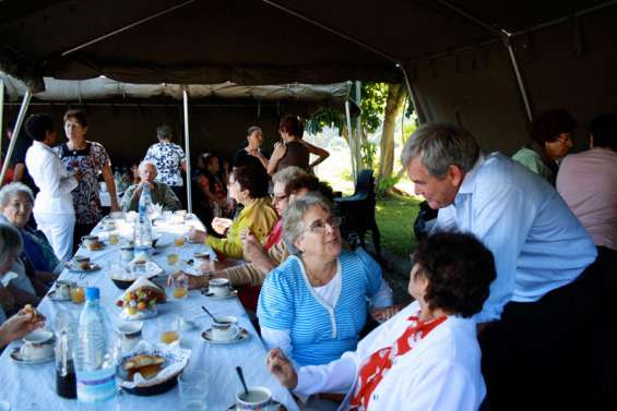 Le maire offre le petit-déj'