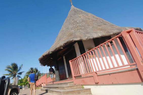 Une boutique au  centre de la plage ?