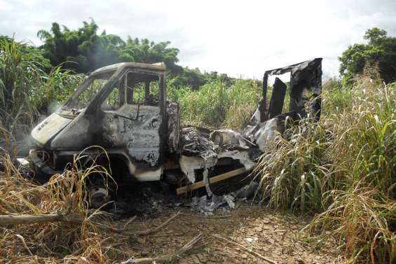 Après le cambriolage, ils incendient le véhicule