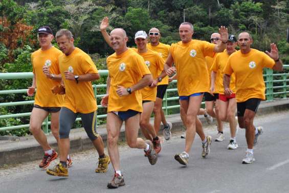 Treize gendarmes en vadrouille