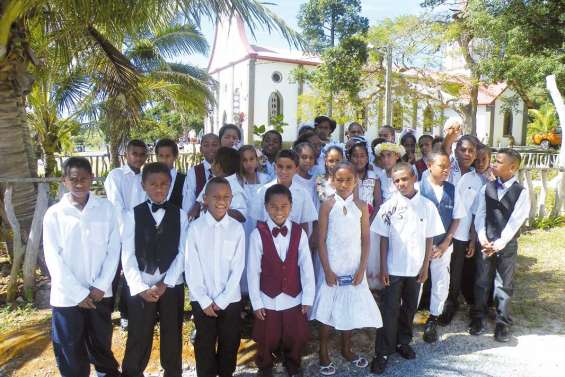 33 enfants communient pour la première fois