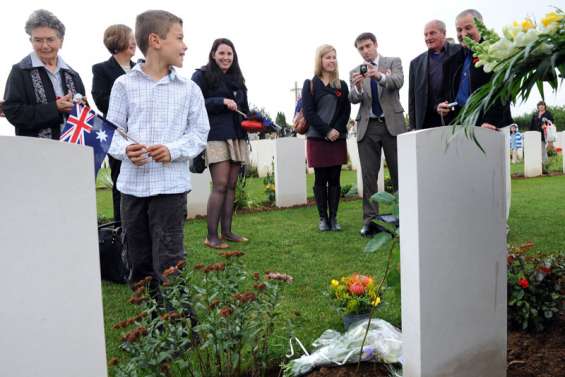 Les tombes de quatorze soldats australiens consacrées