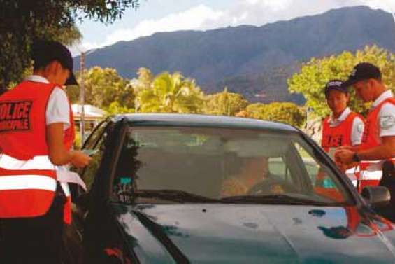 Jacarandas, la police et le sport