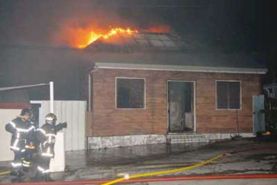 Une maison en feu à l'Orphelinat