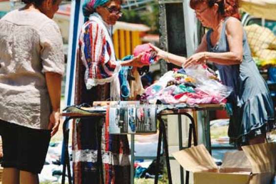 Le premier marché aux puces du village