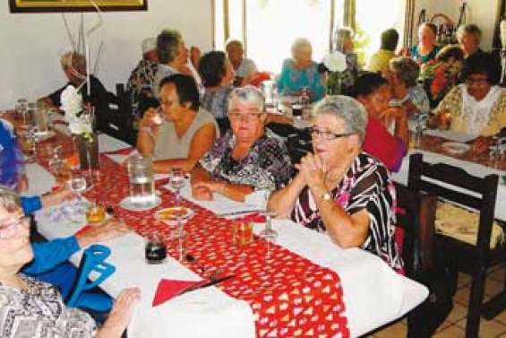 Les seniors à table