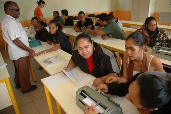 Un lycée contre un collège