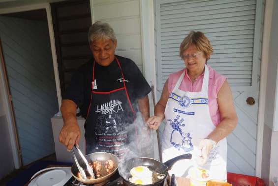 Vide-greniers et œufs au bacon à Plum