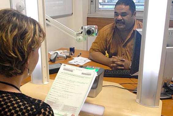 Passeport en été, galère au guichet