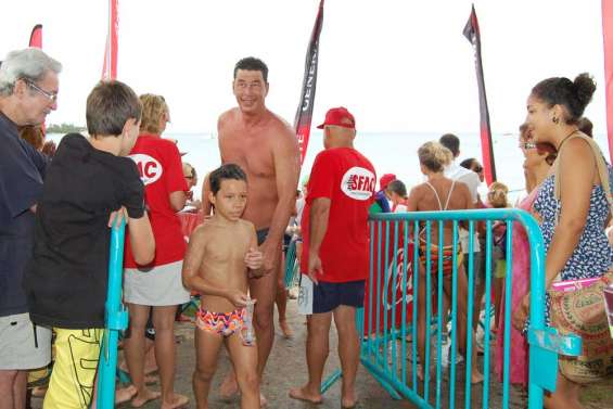 Un caneton de 7 ans dans l'eau