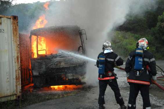 Les pompiers patientent