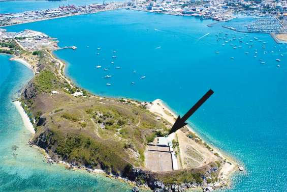 Un stand de tir entre ciel et mer