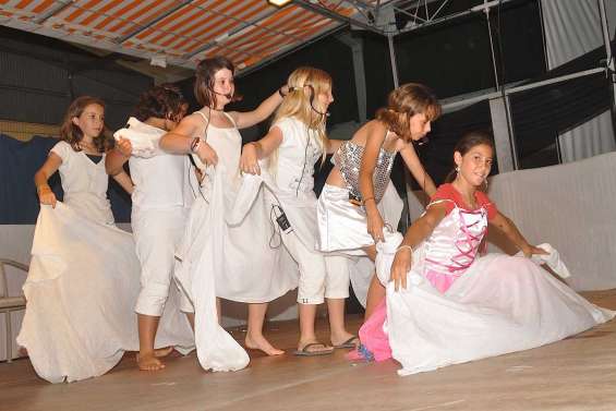 Danses, chants et rires au menu de la fête