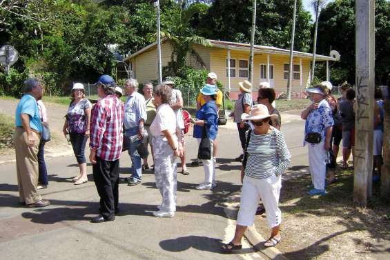 Les touristes plongent dans le passé