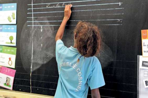 L'uniforme résiste dans les cinq écoles pilotes