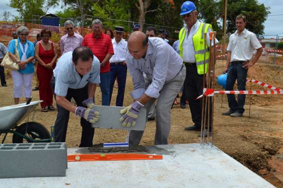 La première pierre lance le chantier de la nouvelle gendarmerie