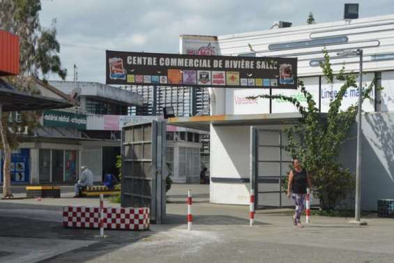 Tué au cours d’une bagarre au  centre commercial de Rivière-Salée