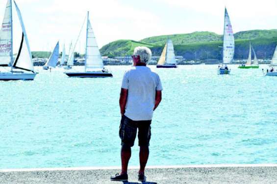 Les navigateurs hissent les voiles sur les baies à l’appel du CNC