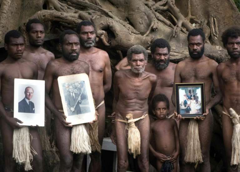 Au Vanuatu, les adorateurs du prince Philip devisent sur son sucesseur